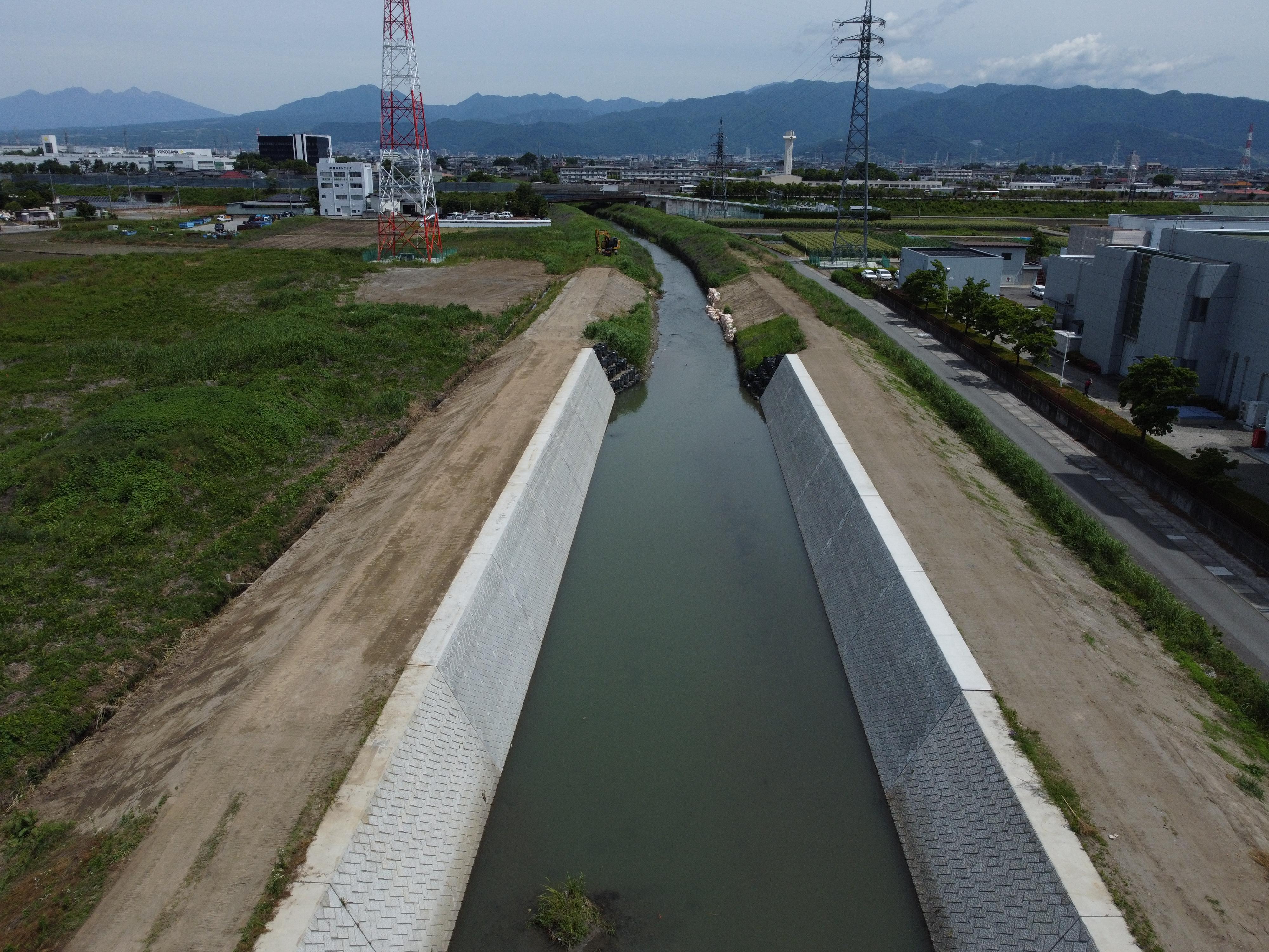 鎌田川上流３工区河川工事（一部債務）（余フ）