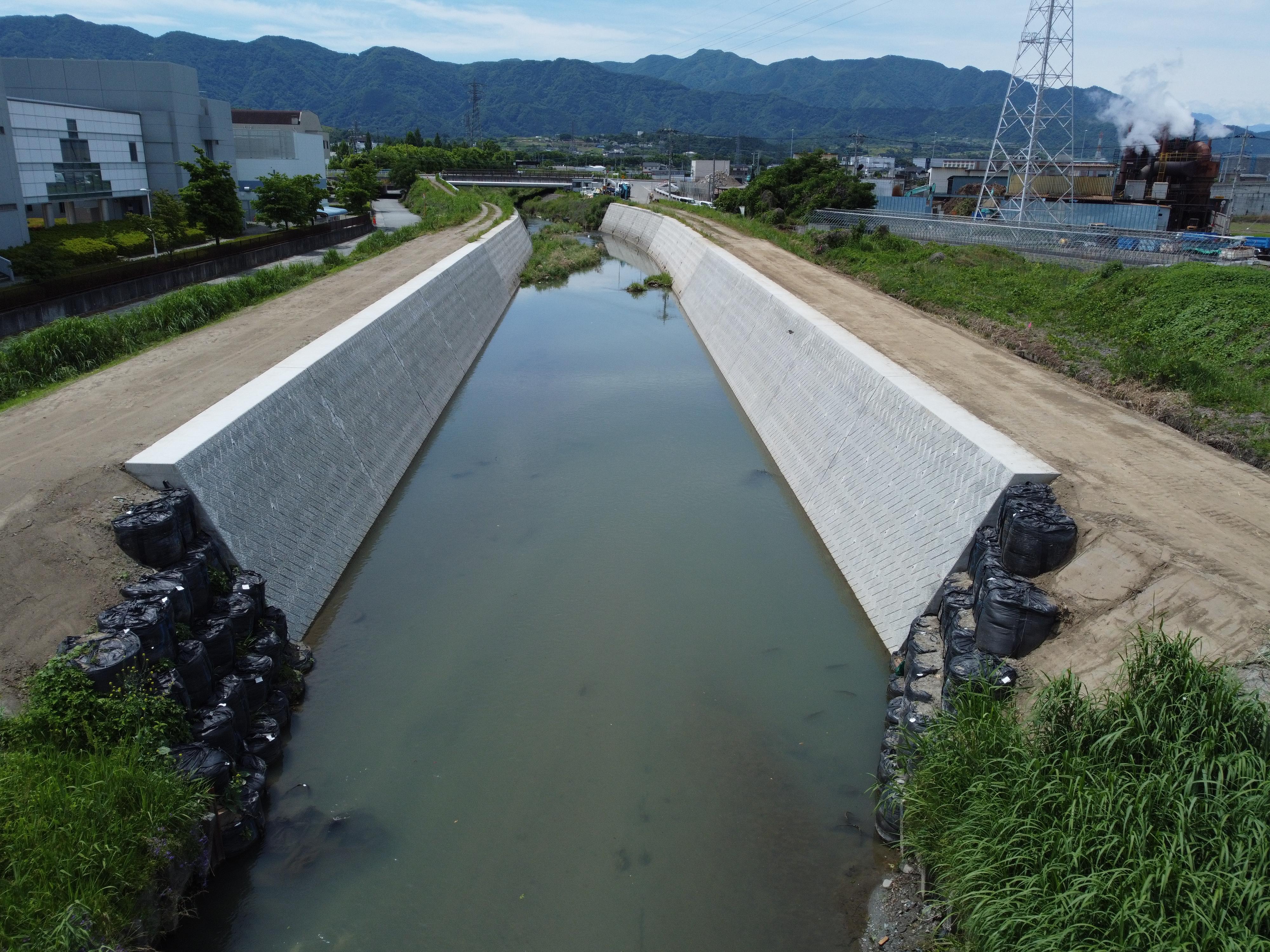 鎌田川上流３工区河川工事（一部債務）（余フ）