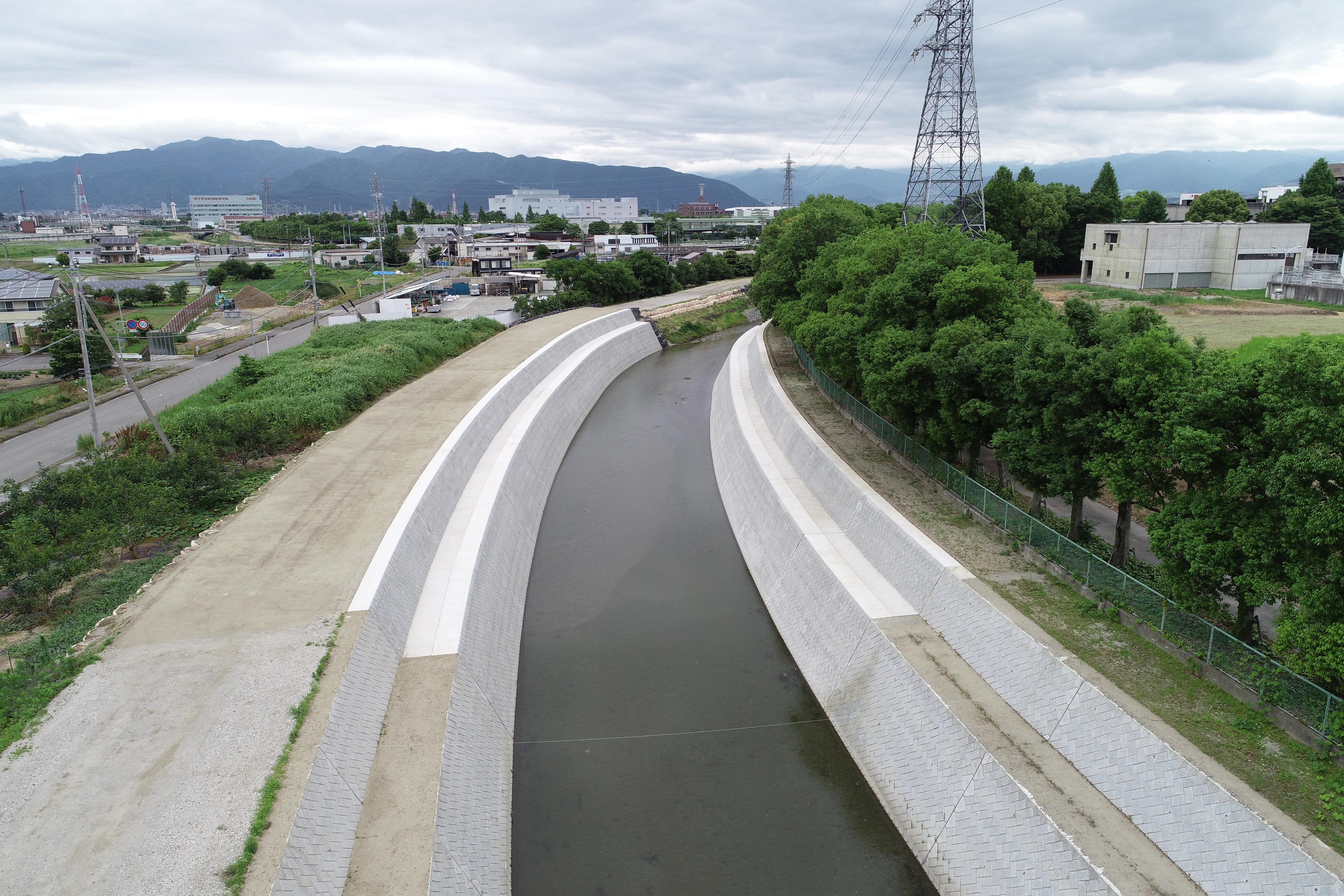 鎌田川上流1工区河川工事（一部債務）（余フ）