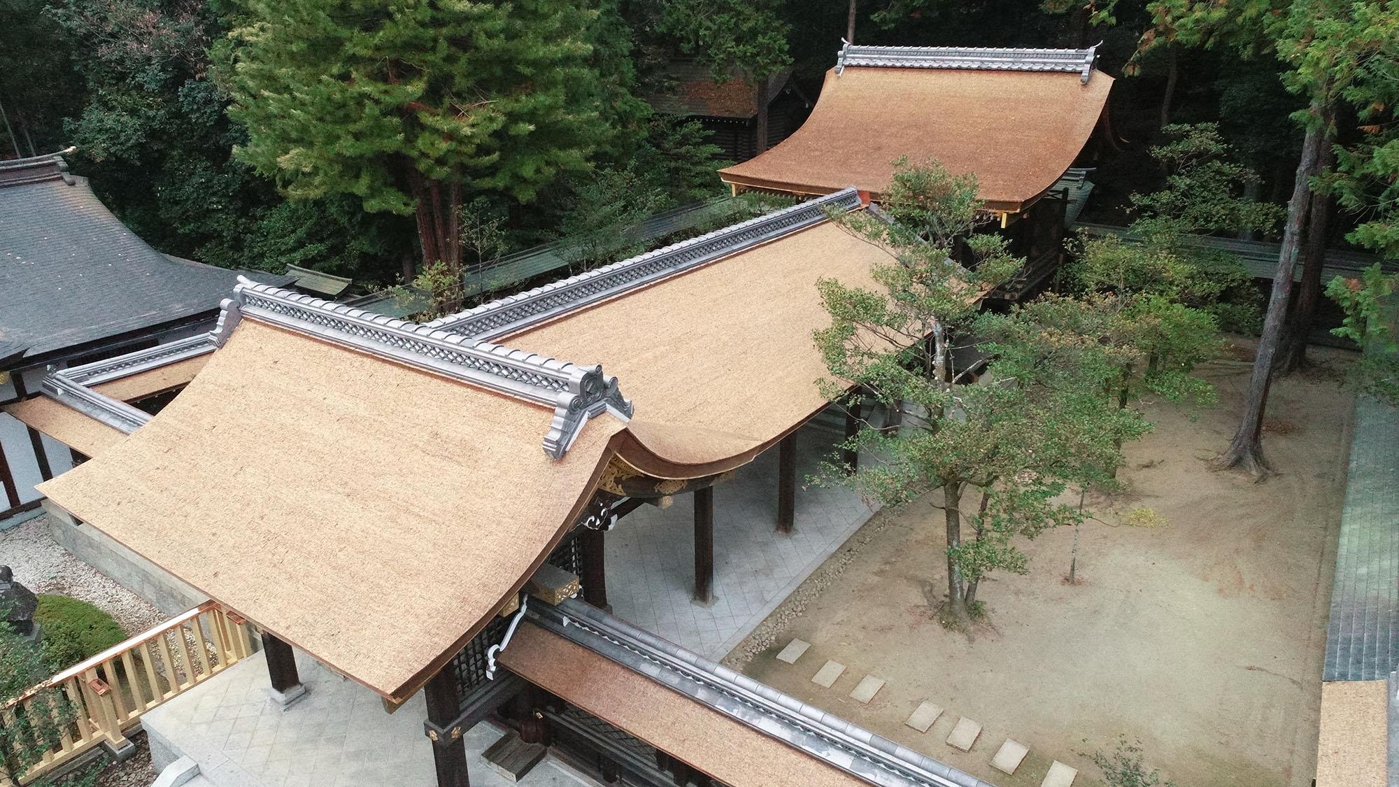 武田神社御鎮座百年事業 御本殿他檜皮葺き屋根葺き替え工事