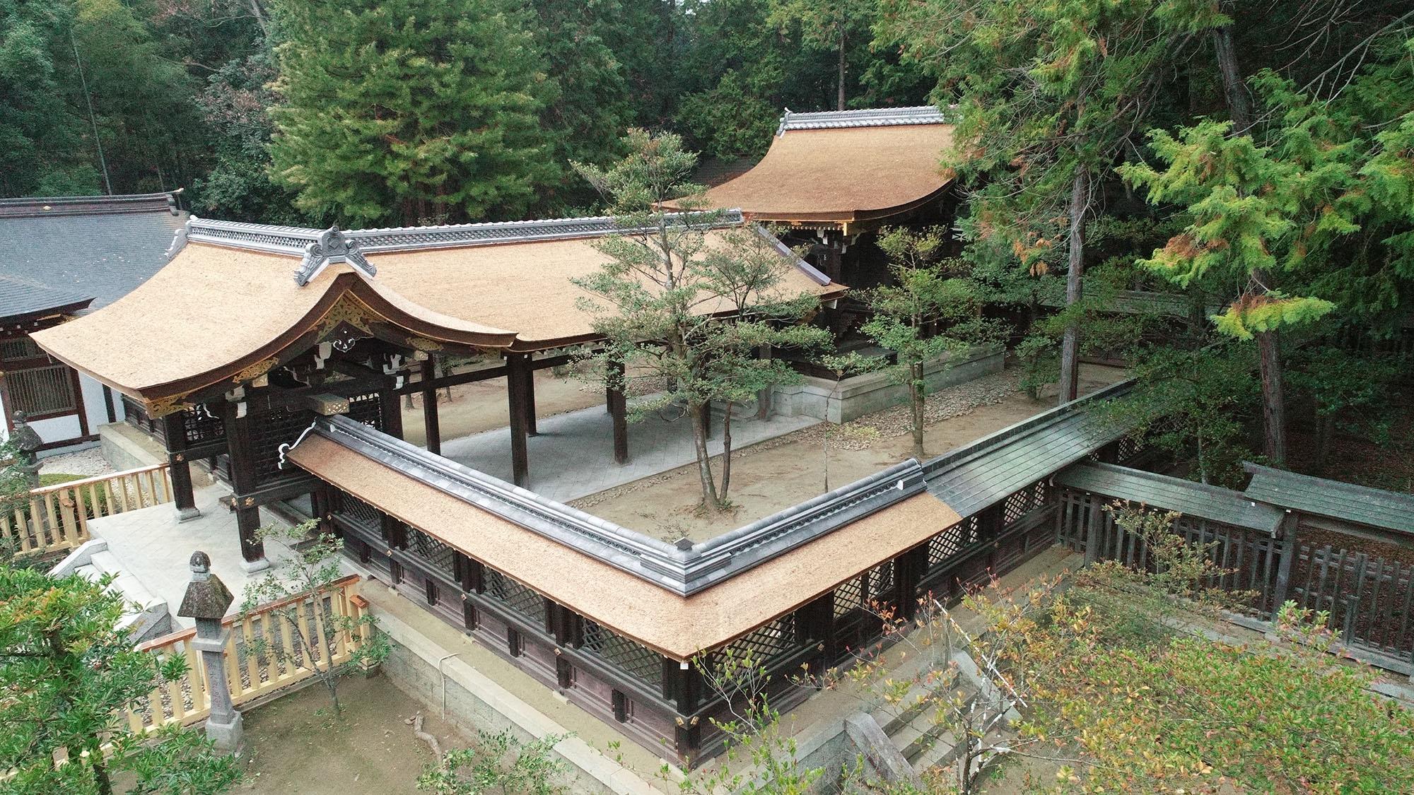 武田神社御鎮座百年事業 御本殿他檜皮葺き屋根葺き替え工事