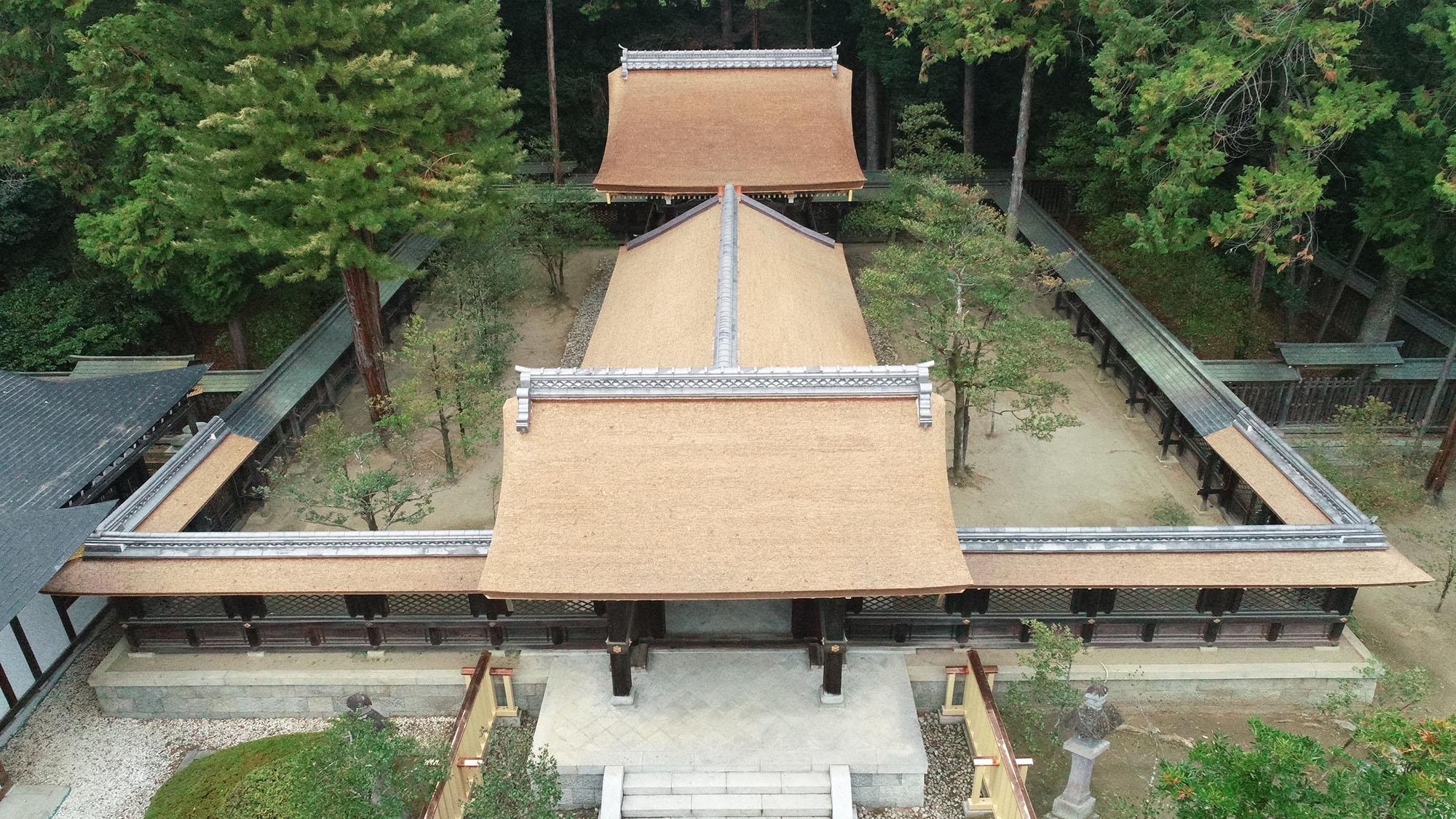 武田神社御鎮座百年事業 御本殿他檜皮葺き屋根葺き替え工事