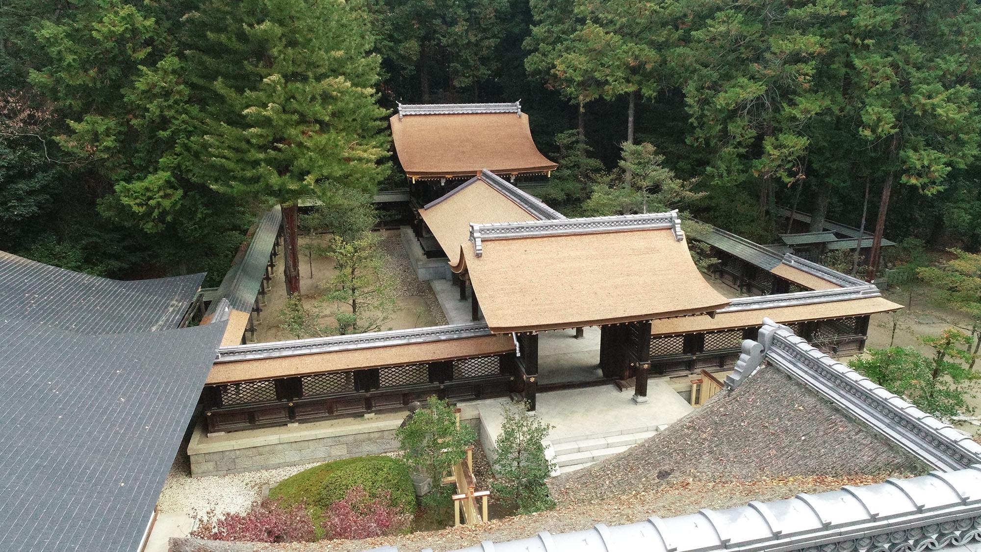 武田神社御鎮座百年事業 御本殿他檜皮葺き屋根葺き替え工事