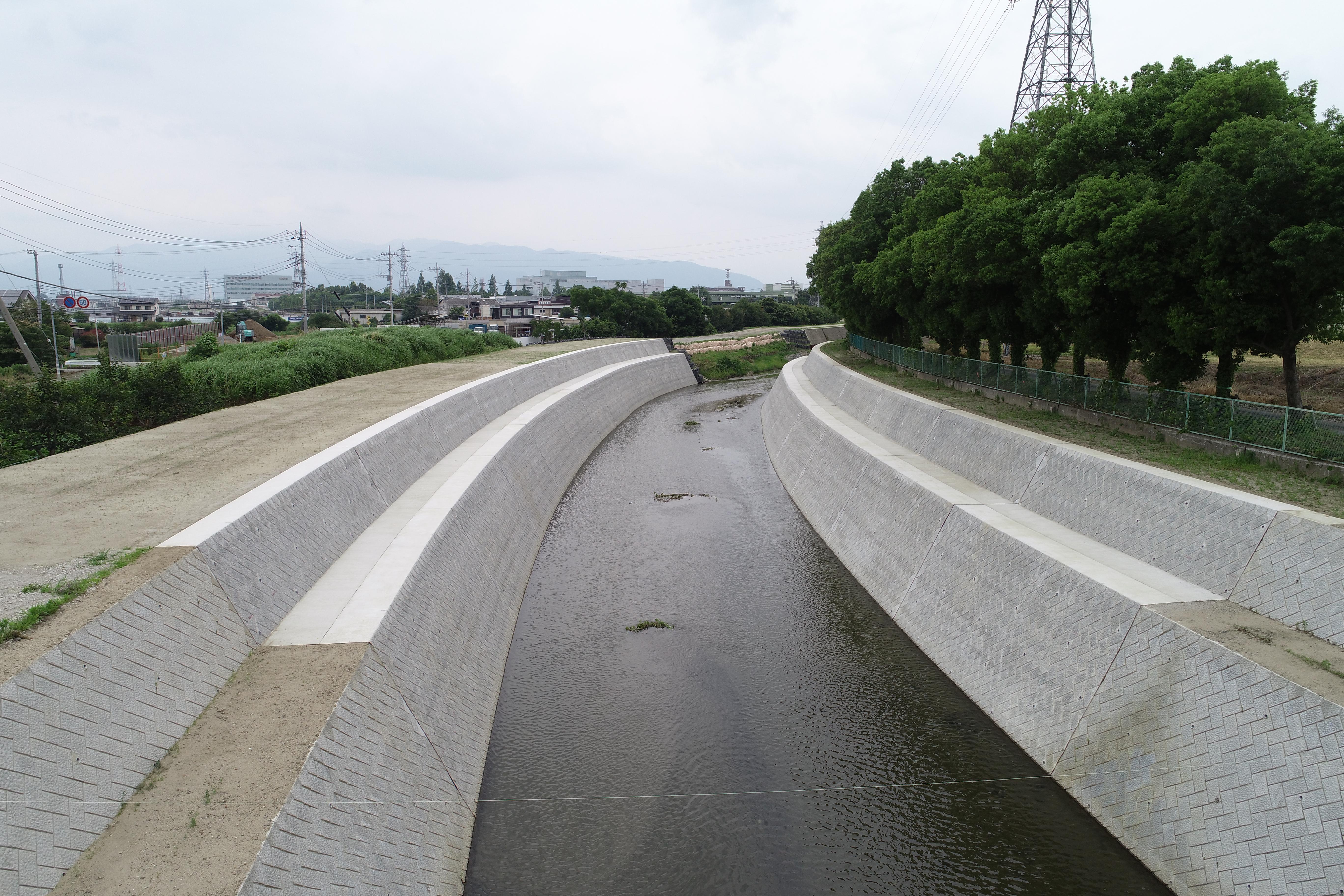 鎌田川上流1工区河川工事（一部債務）（余フ）