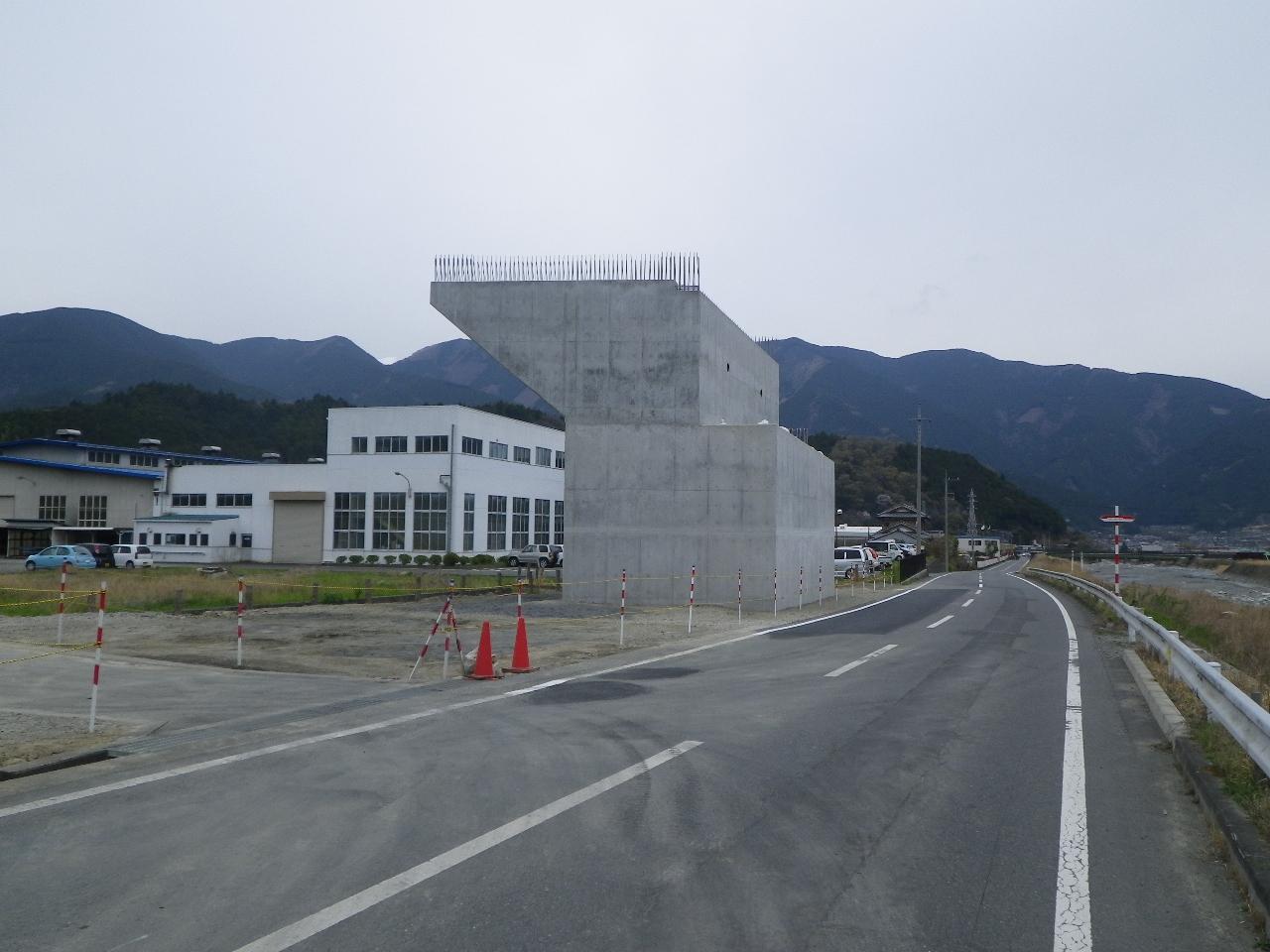 中部横断戸栗川橋下部他工事