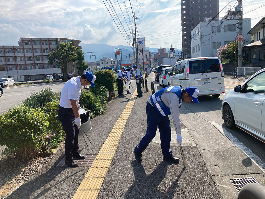 本社周辺の環境美化活動